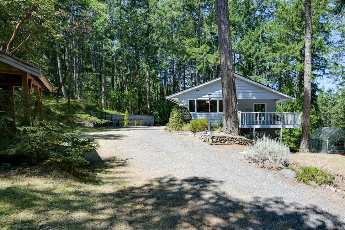 House in North Saanich, British Columbia, Canada 2 - 18096339
