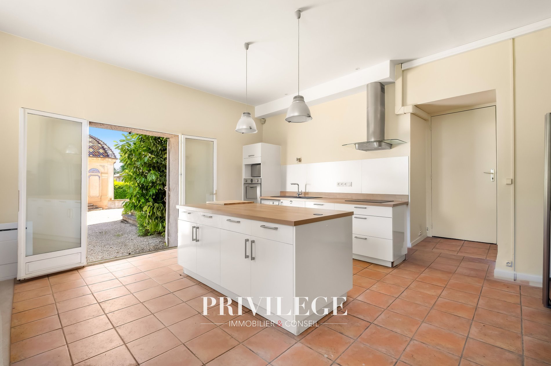 Loft D'exception De Plus De 300 M² Avec Piscine Et Jardin Privatif