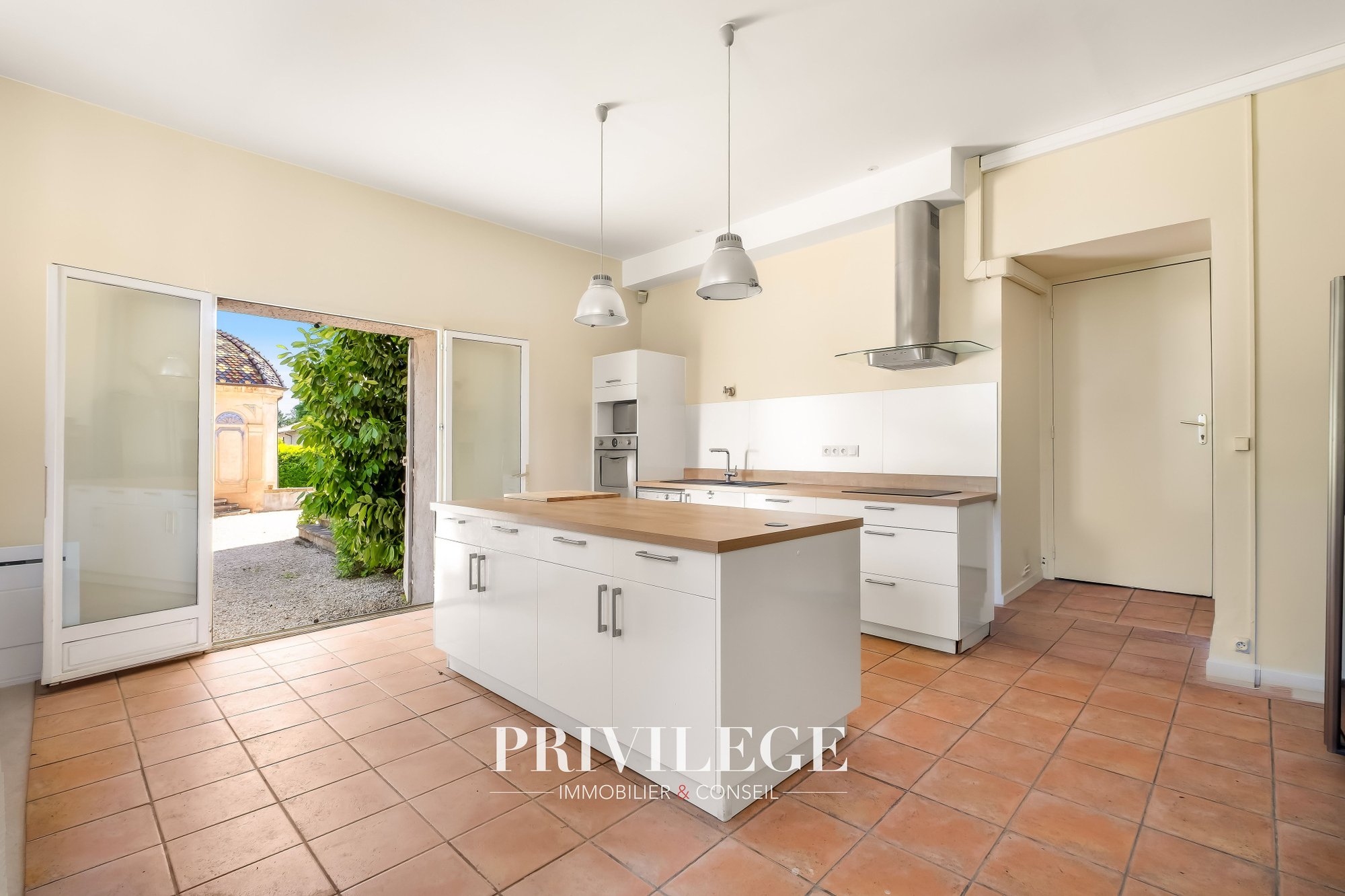Loft D'exception De Plus De 300 M² Avec Piscine Et Jardin Privatif