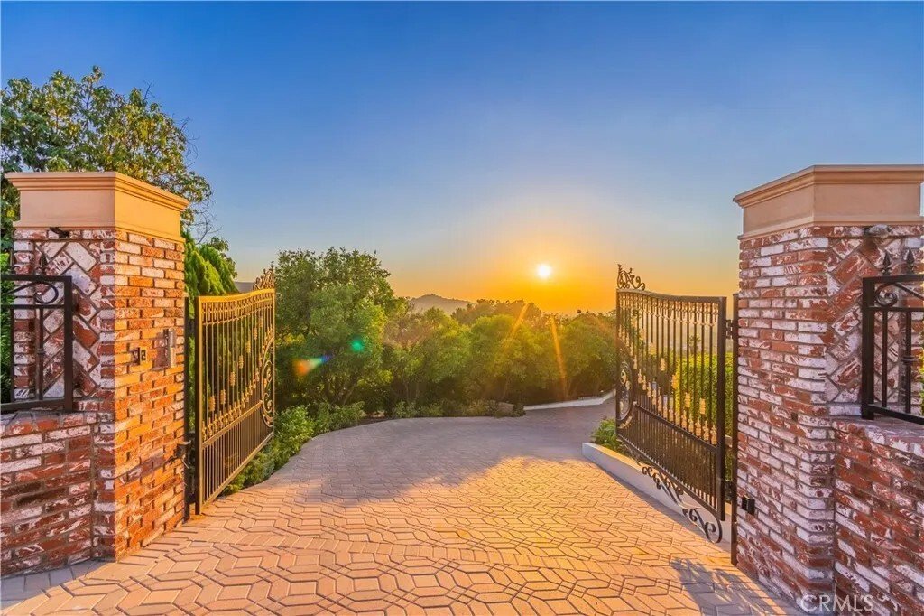 House in Covina, California, United States 3 - 18101278