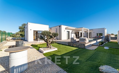 Villa in Hôpital, Nimes, France 1