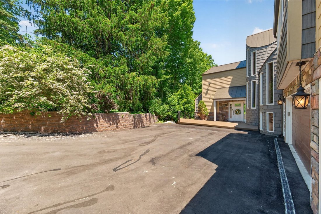 House in Beverly Hills, Michigan, United States 3 - 18093583