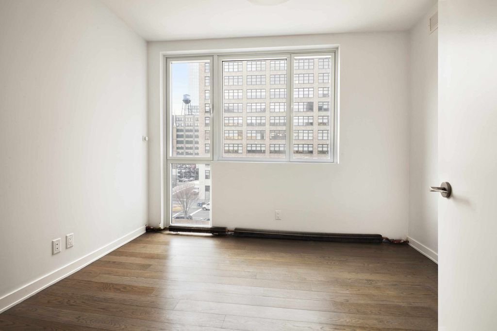 House in New York, New York, United States 5 - 18104018