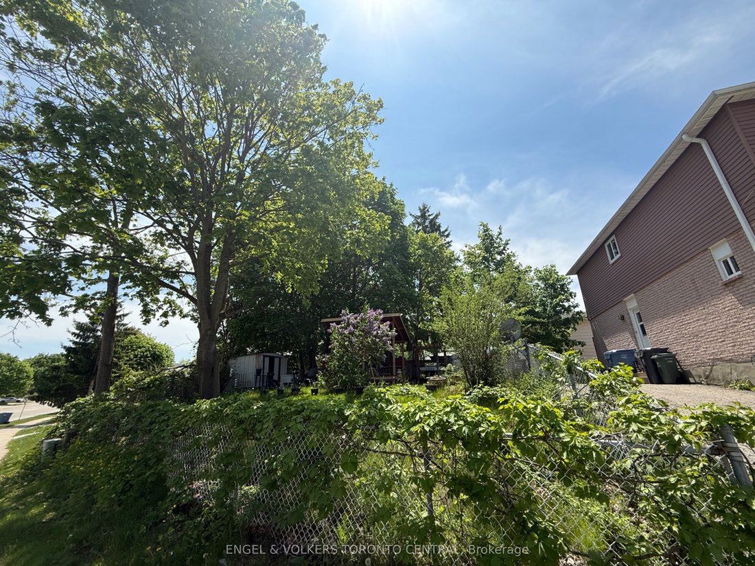 House in Guelph, Ontario, Canada 3 - 18103263
