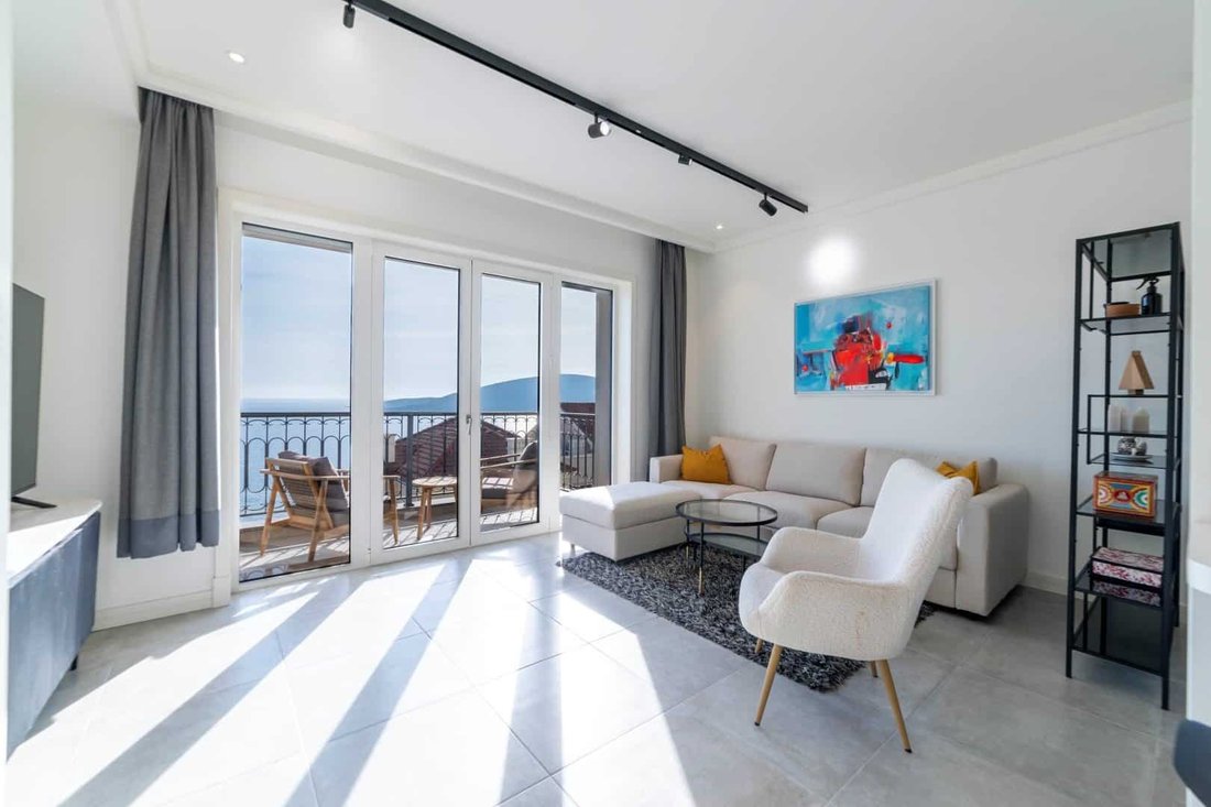 Apartment in Milovići, Tivat Municipality, Montenegro 1 - 16503858