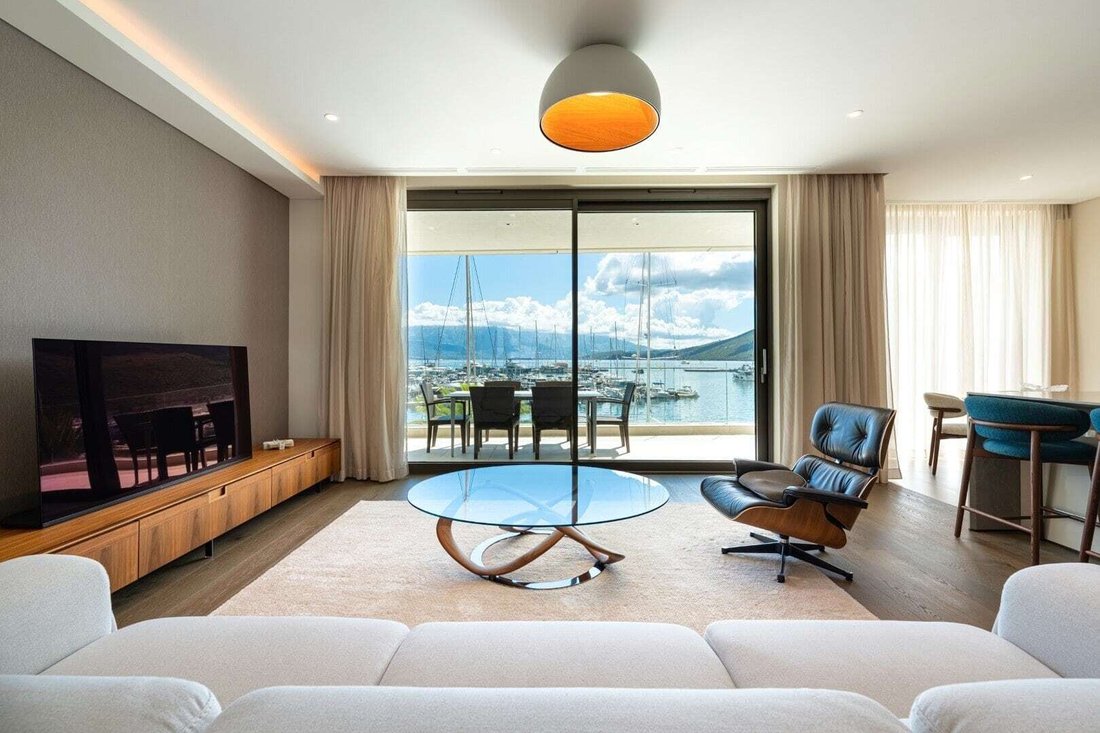 Apartment in Kumbor, Herceg Novi Municipality, Montenegro 4 - 16504031