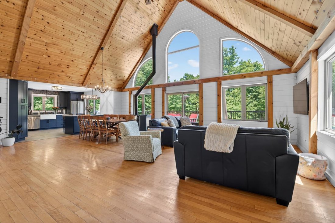 House in Parham, Ontario, Canada 2 - 18099024