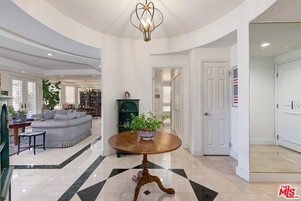 Condo in Beverly Hills, California, United States 3 - 18095011