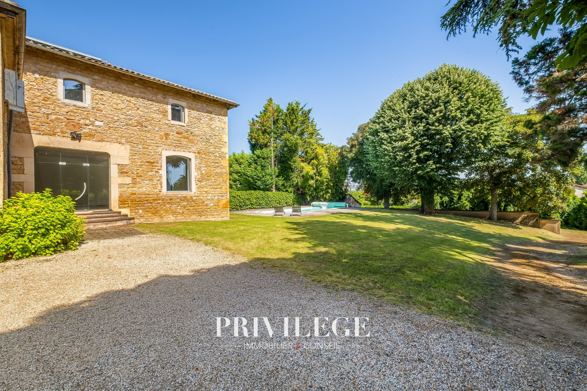 Loft D'exception De Plus De 300 M² Avec Piscine Et Jardin Privatif