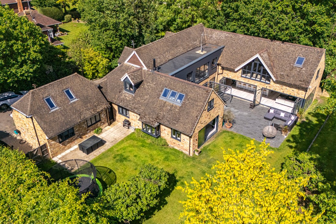 House in Beaconsfield, England 1 - 18015712