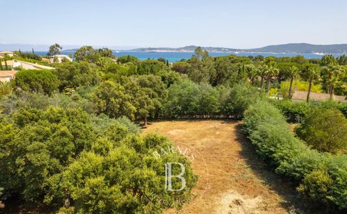 Land in Grimaud, Provence-Alpes-Côte d'Azur, France 1
