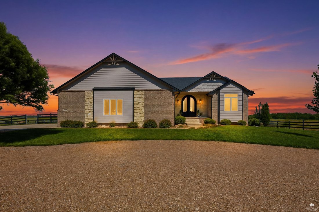 House in Halstead, Kansas, United States 2 - 18098585