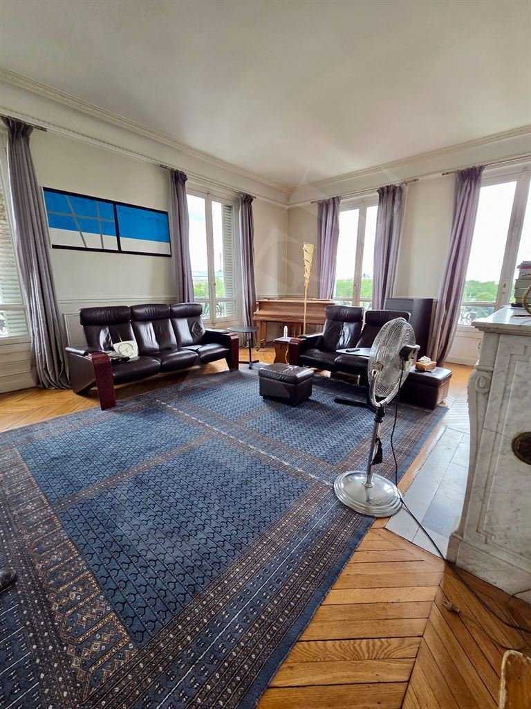Apartment in Triangle d'Or, Paris 8e Arrondissement, Paris 2 - 18095998