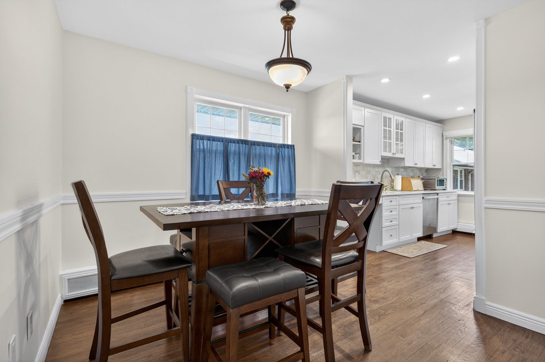 Co Op in Port Washington, New York, United States 4 - 18094513