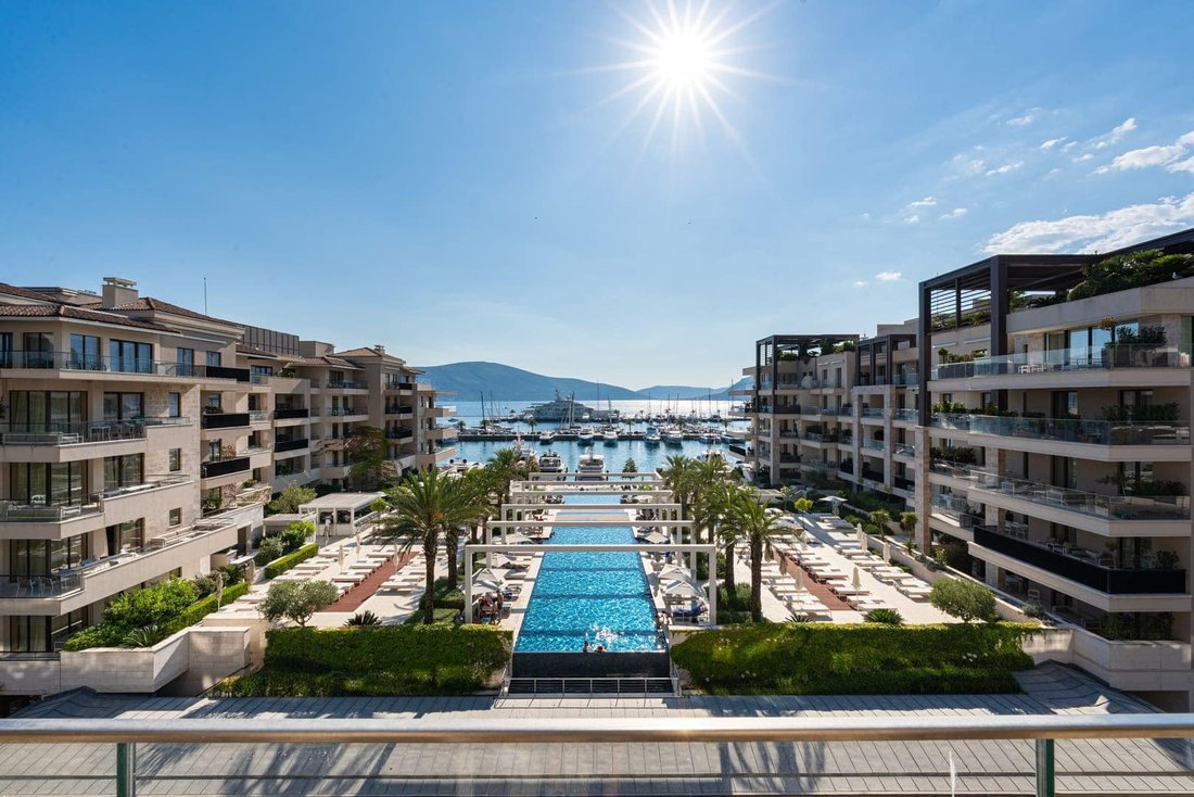 Apartment in Tivat, Tivat Municipality, Montenegro 3 - 16504009