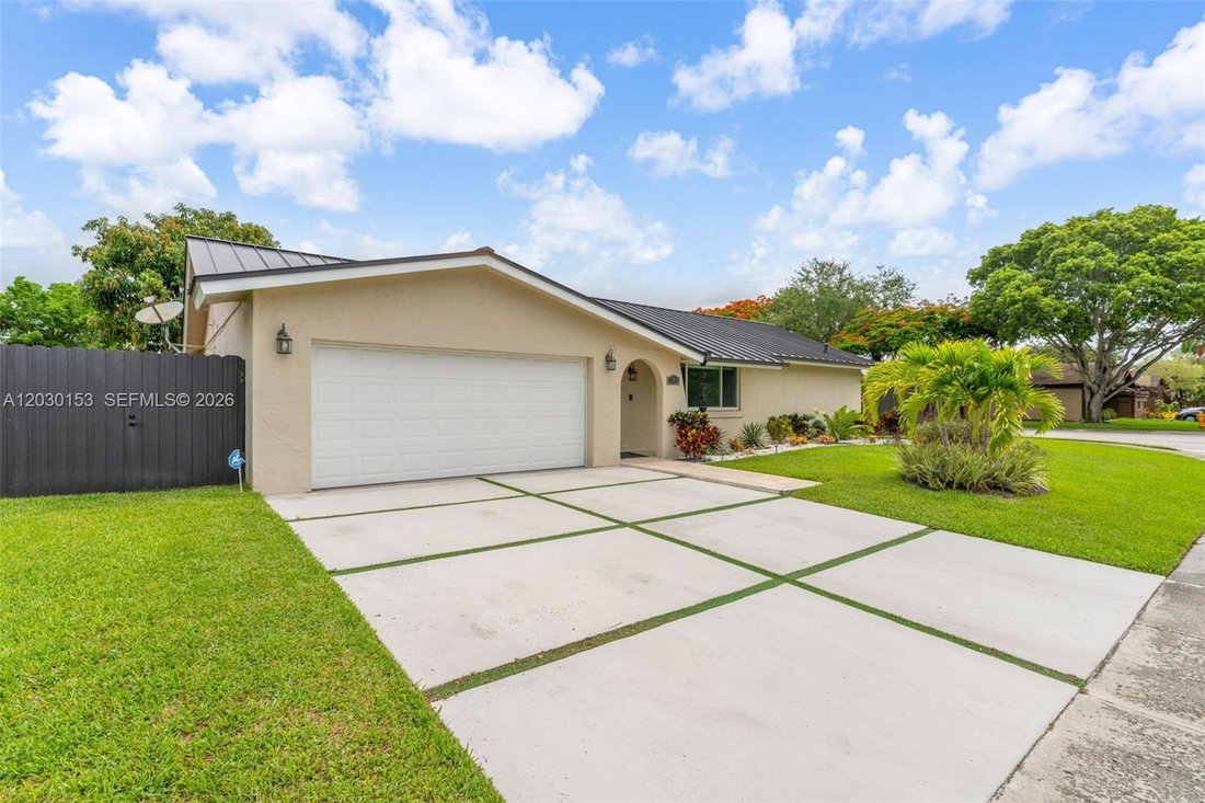 House in Miami, Florida, United States 2 - 18085510
