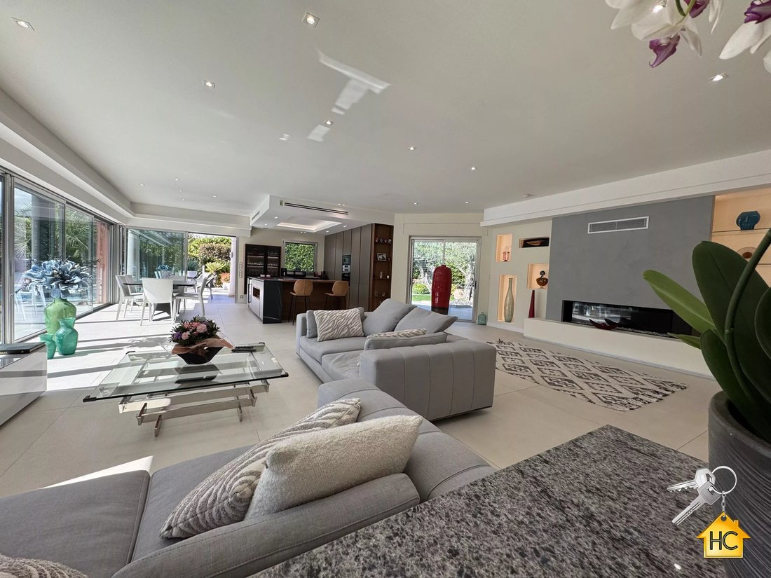 Villa in Mougins, Provence-Alpes-Côte d'Azur, France 2 - 18101682