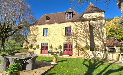 Villa in Sainte-Alvere, Val de Louyre et Caudeau, France 1
