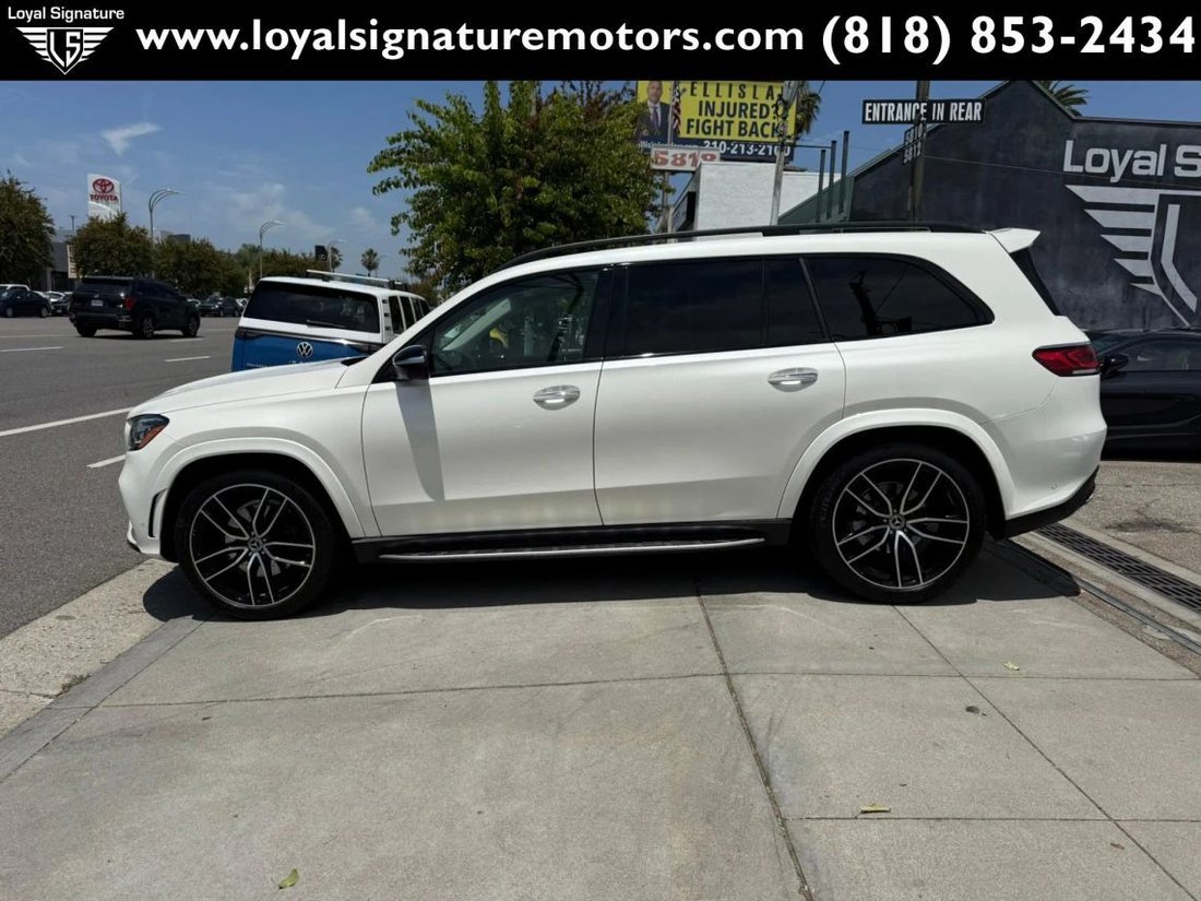 Suv in Van Nuys, CA, United States 4 - 18106668