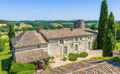 House in Saint-Antoine-de-Breuilh, Nouvelle-Aquitaine, France 1