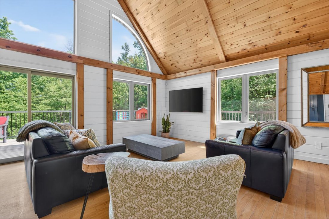 House in Parham, Ontario, Canada 3 - 18099024