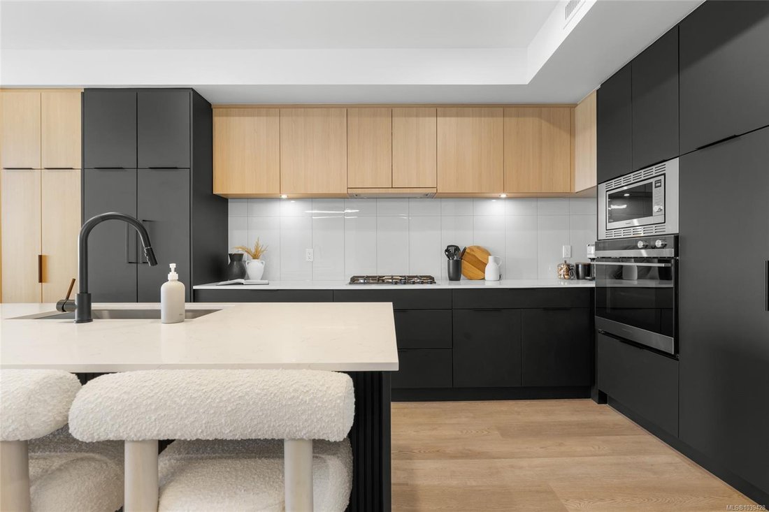 Condo in Langford, British Columbia, Canada 2 - 18096318