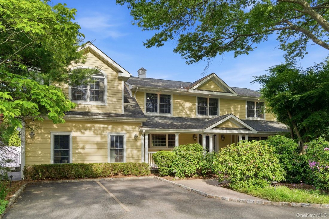 House in Woodbury, New York, United States 1 - 18095087