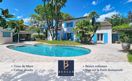Villa in Exterieurs, Frejus, France 1