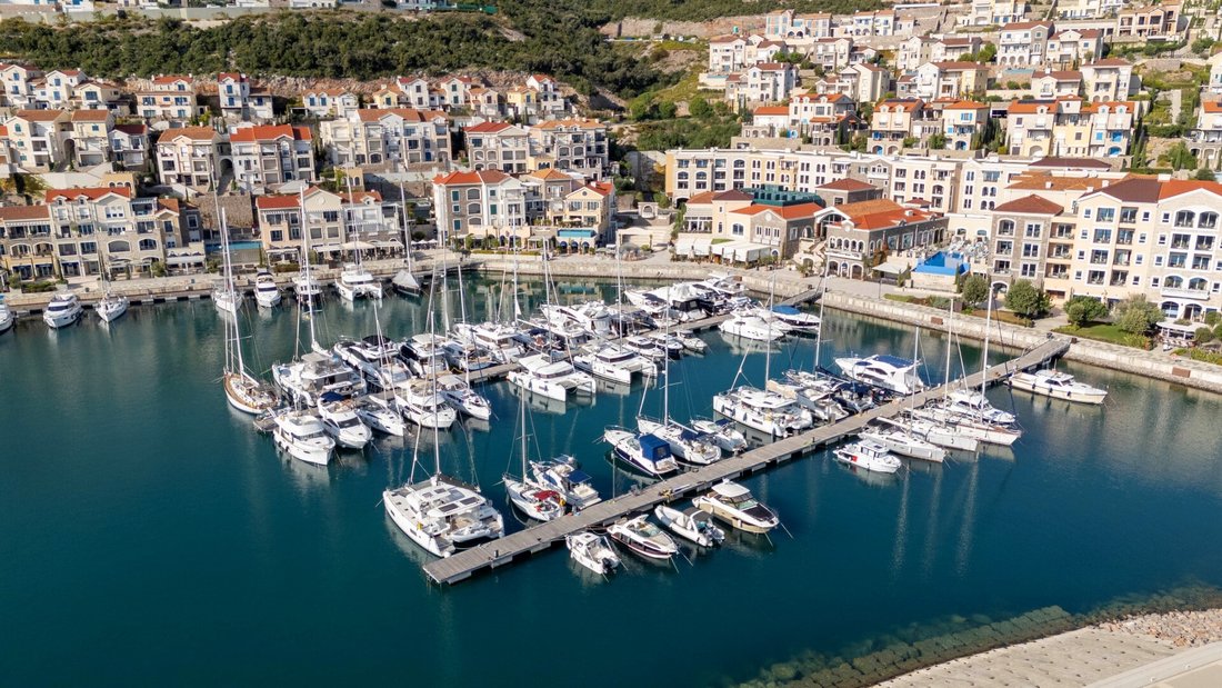 Apartment in Milovići, Tivat Municipality, Montenegro 2 - 16503858
