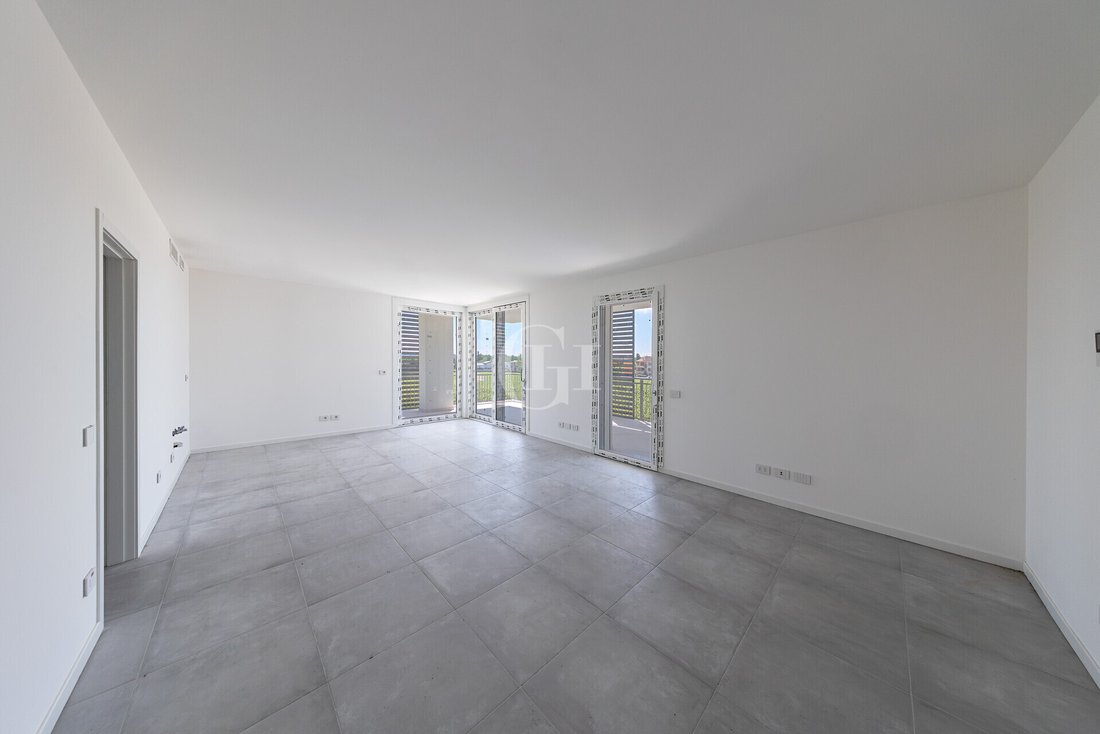 Apartment in Rivoltella, Desenzano del Garda, Lombardy 2 - 16089304