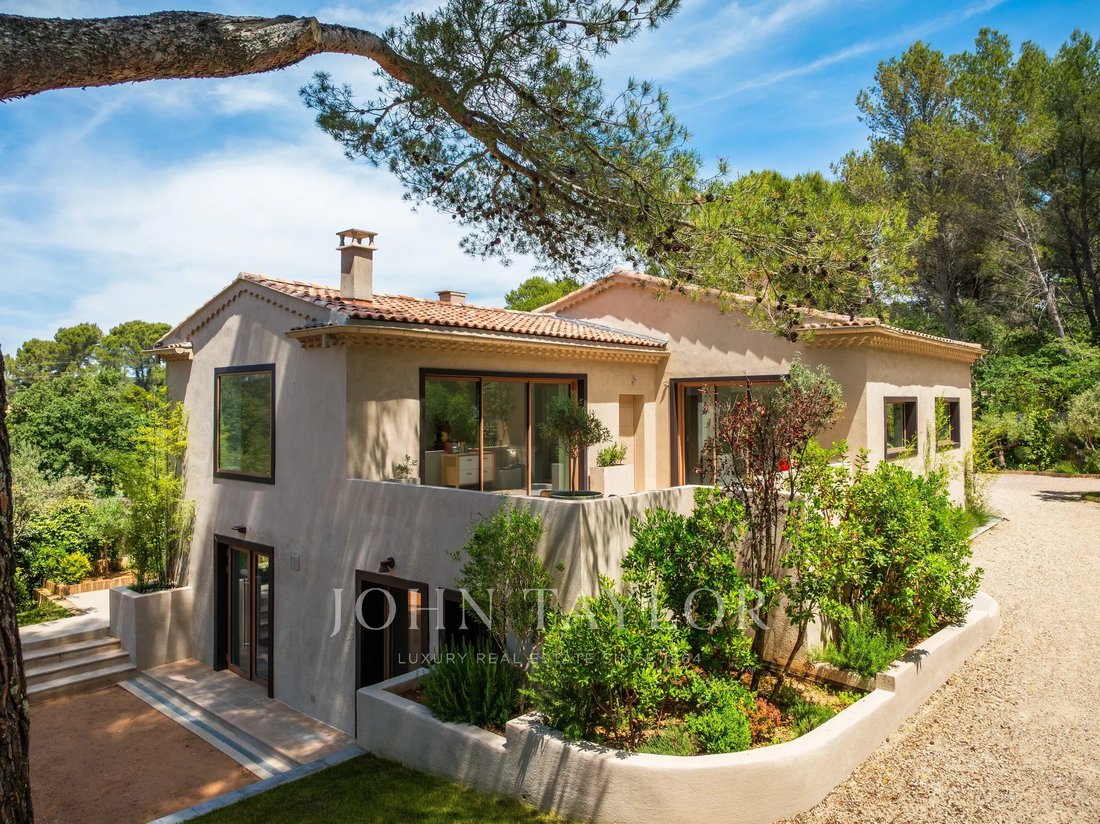 House in Est-Repentance-Les Trois Bons Dieux, Aix-en-Provence, France 2 - 18096661