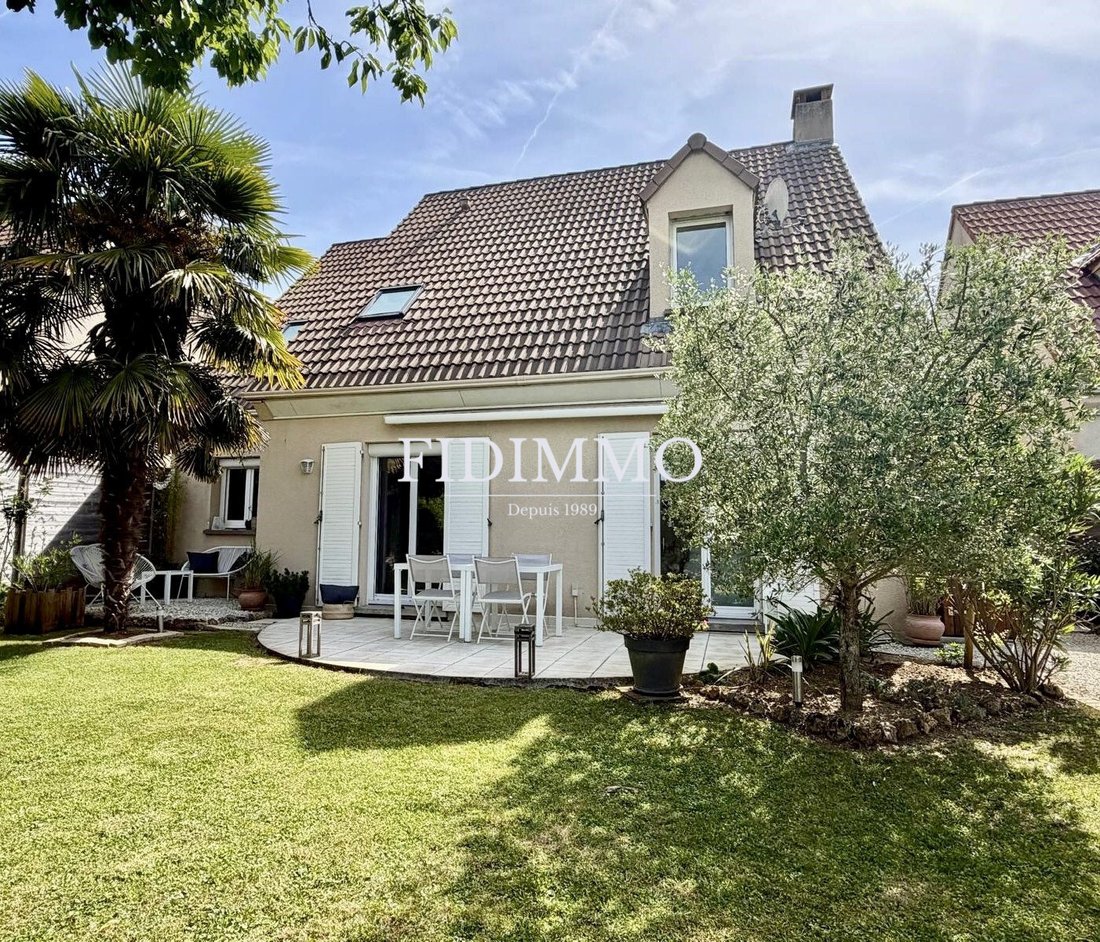 House in Chennevieres-sur-Marne, Ile-de-France, France 1 - 18097733