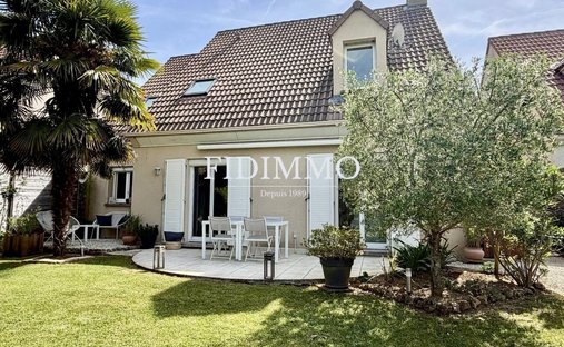 House in Chennevieres-sur-Marne, Ile-de-France, France 1