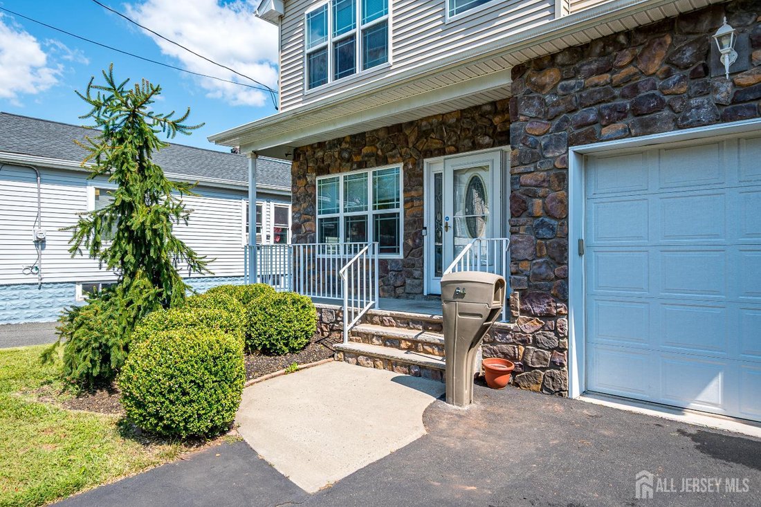 House in Woodbridge Township, New Jersey, United States 2 - 18098556