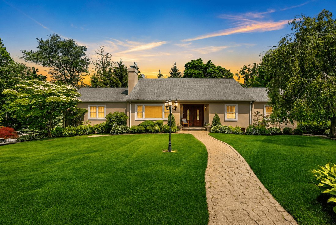 House in White Plains, New York, United States 2 - 18104253