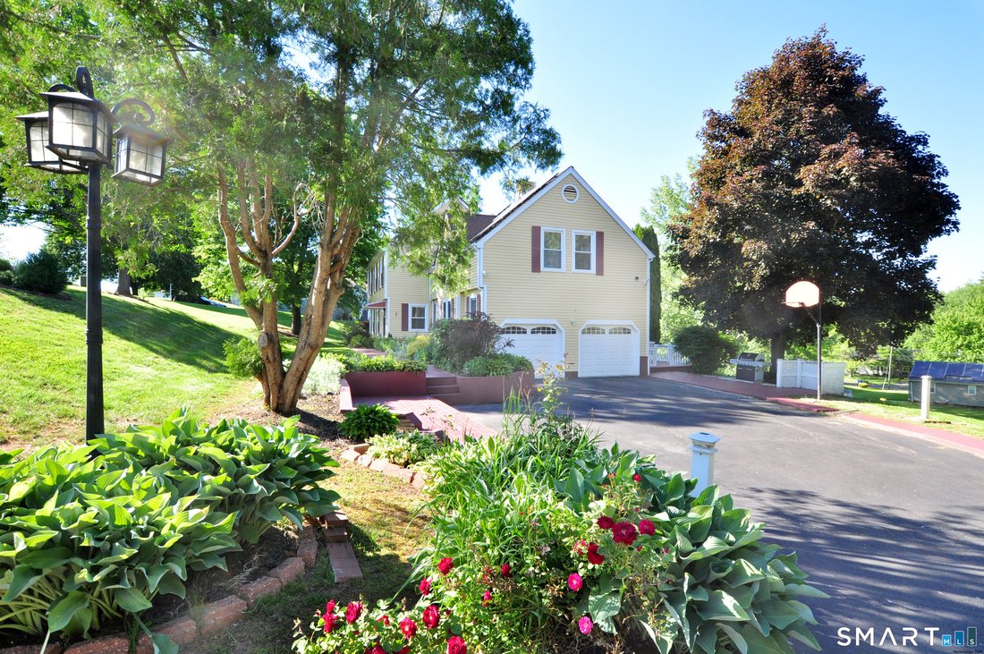 House in Bloomfield, Connecticut, United States 5 - 18098875