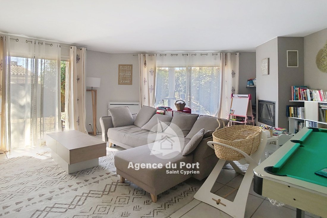 Villa in Saint-Cyprien, Occitania, France 3 - 18101495
