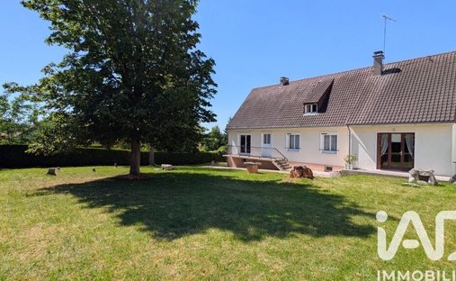 House in Haut, Maule, France 1