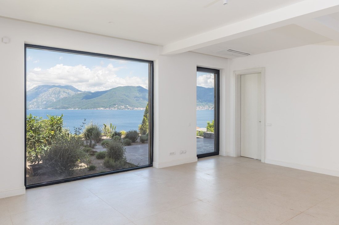 Villa in Krašići, Tivat Municipality, Montenegro 5 - 16503968