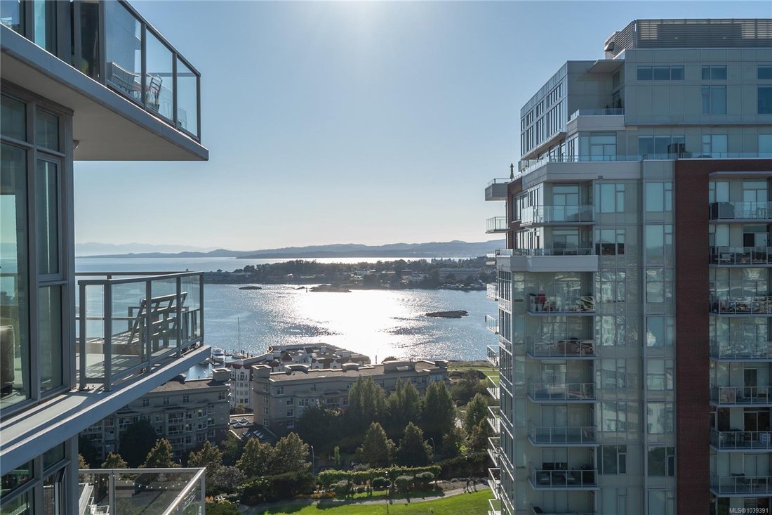 Condo in Victoria, British Columbia, Canada 1 - 18096371