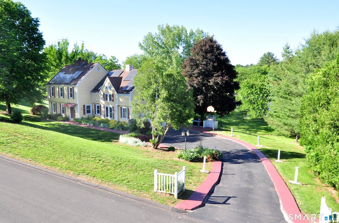 House in Bloomfield, Connecticut, United States 4 - 18098875