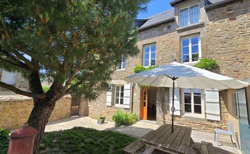 House in La Vicomte-sur-Rance, Brittany, France 1