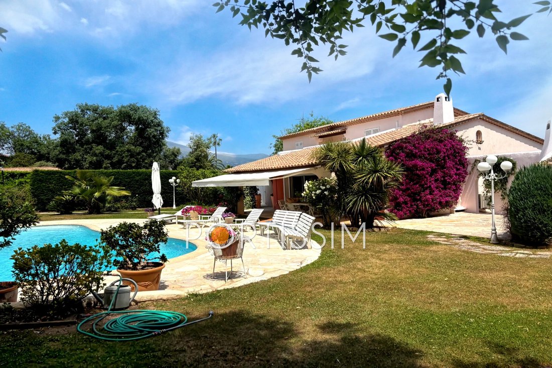 Villa in Le Rouret, Provence-Alpes-Côte d'Azur, France 3 - 17861063