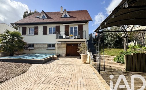 House in Le Val des Pigeons-Le Gêne, Beynes, France 1