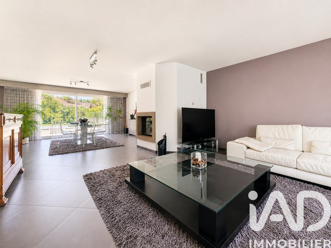 House in Stalingrad, Le Blanc-Mesnil, France 4 - 18105909