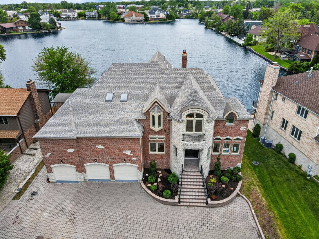 House in Des Plaines, Illinois, United States 2 - 18106358