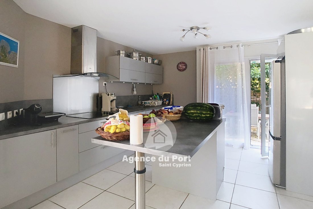 Villa in Saint-Cyprien, Occitania, France 4 - 18101495