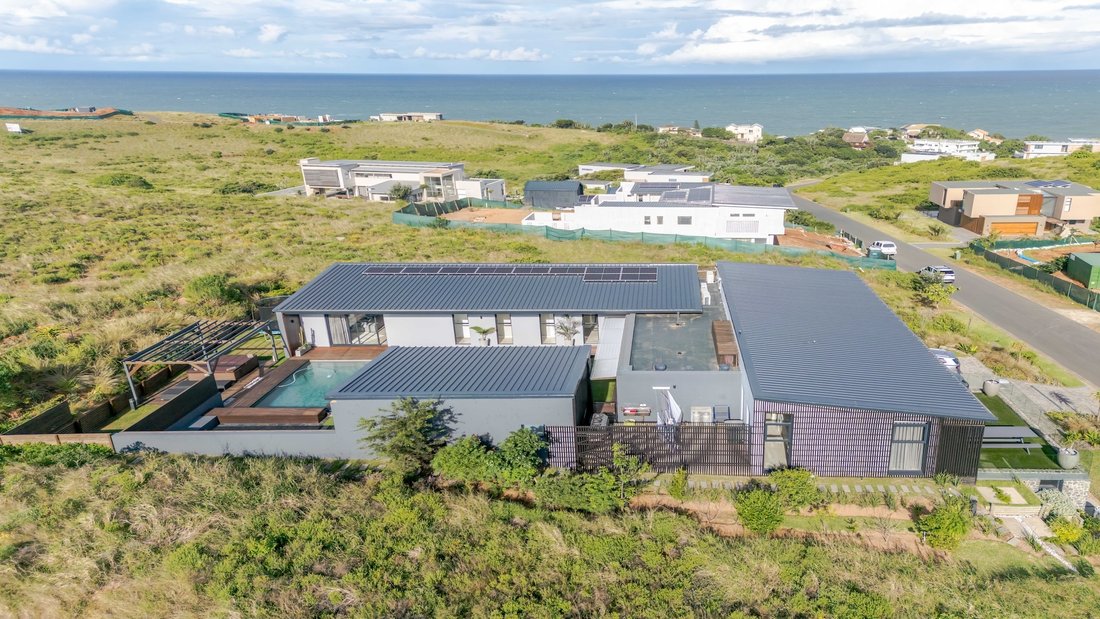 House in Simbithi Eco Estate, KwaZulu-Natal, South Africa 4 - 18094085