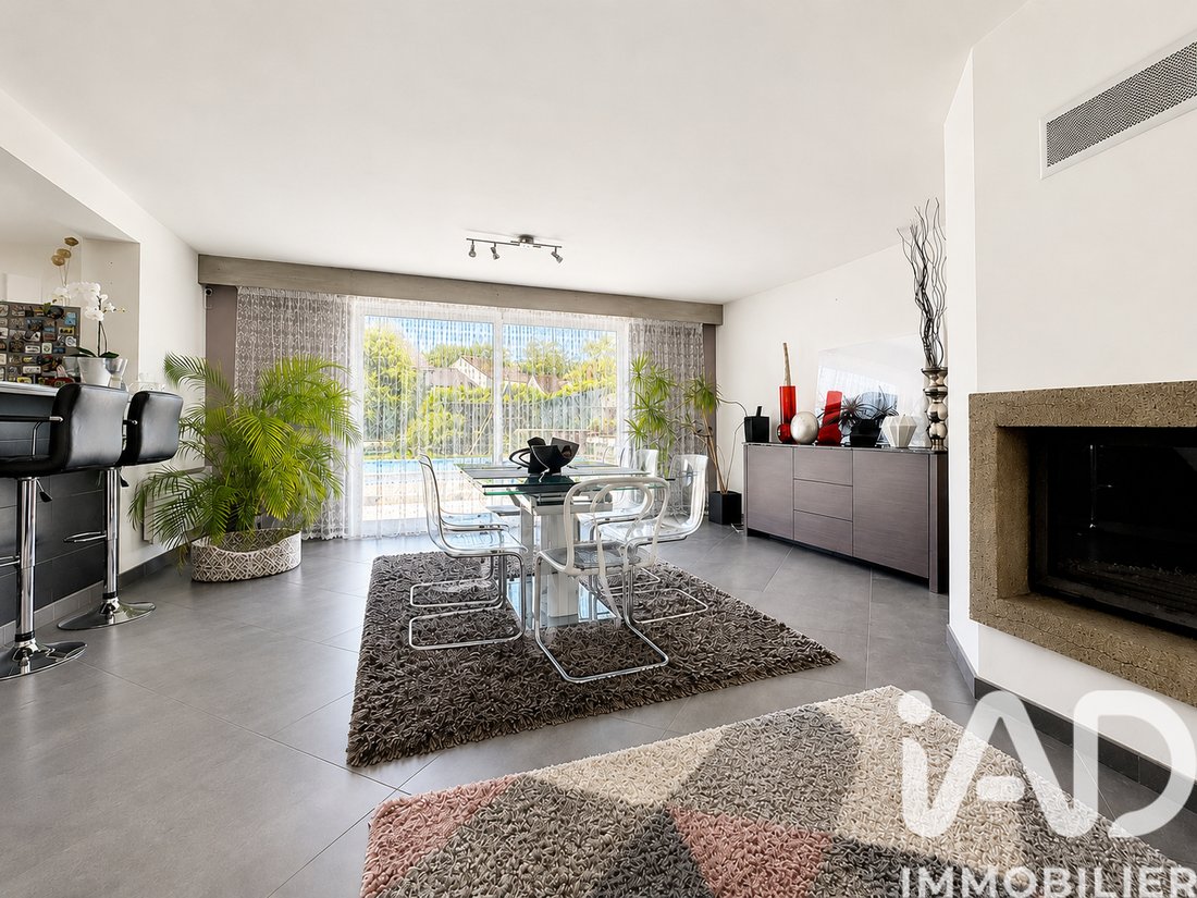 House in Stalingrad, Le Blanc-Mesnil, France 5 - 18105909