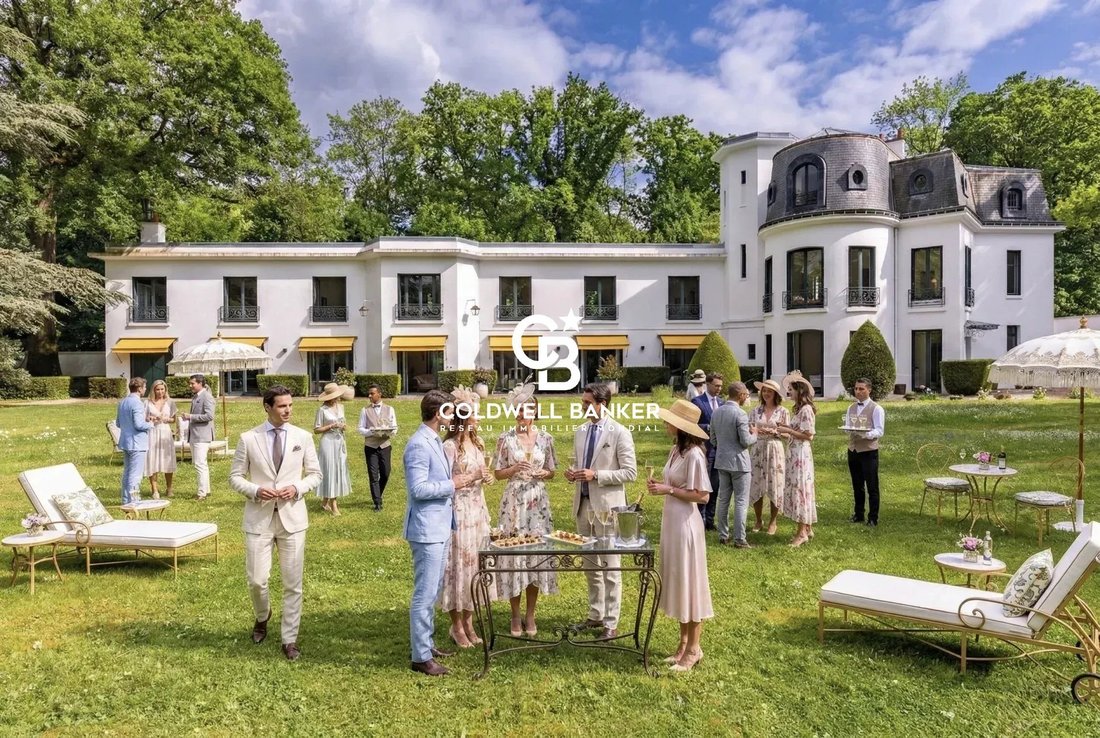 Estate in Marnes-la-Coquette, Ile-de-France, France 1 - 15708982